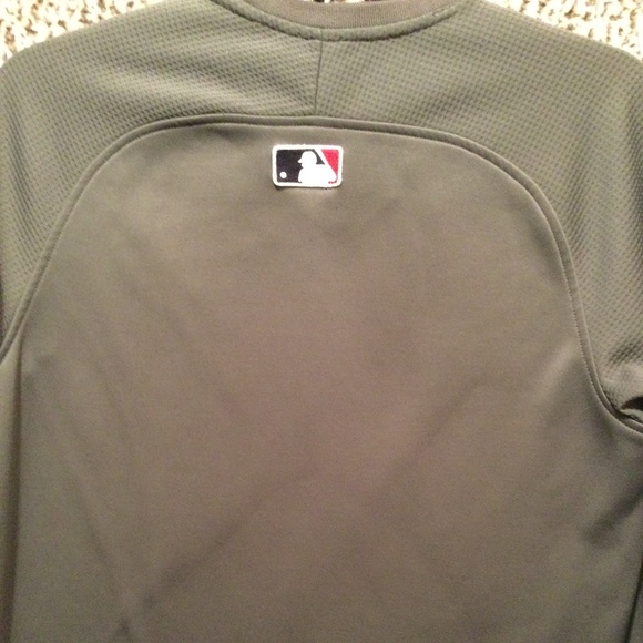 Authentic MLB Boston Red Sox Majestic Brand Shirt - Picture 5 of 5